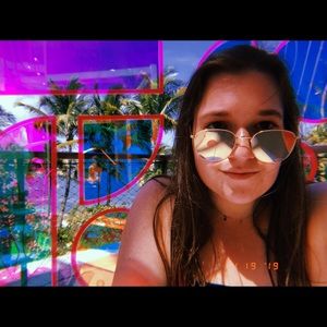 Meet your Posher, Ally